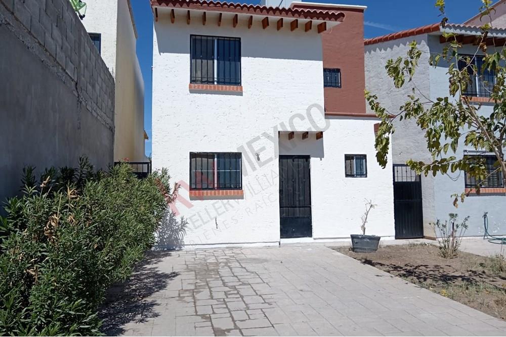 SE RENTA CASA DE DOS RECAMARAS CERCA DEL PUENTE ZARAGOZA POR LA CALLE JUPITER