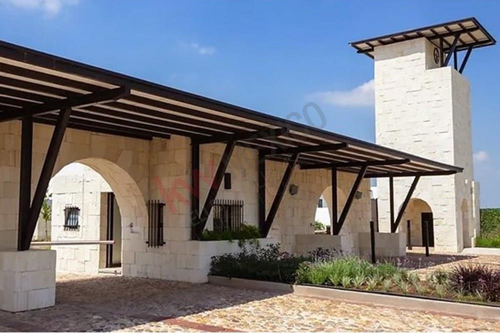 Juriquilla Torre de Piedra a 750 mts. de Antea Lifestyle - Renta de casa en condominio