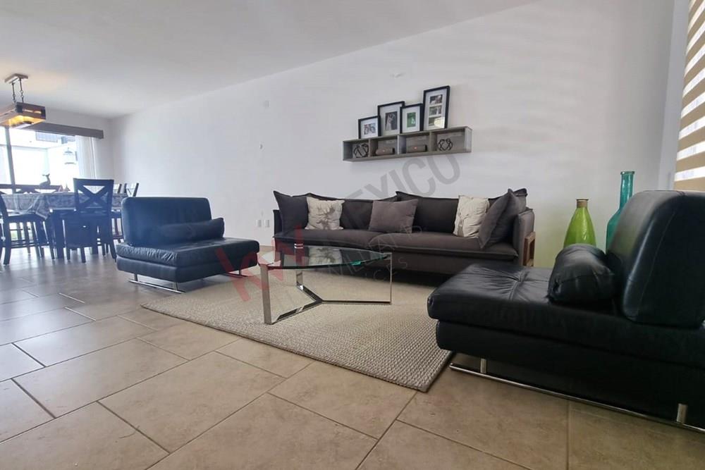 Juriquilla Torre de Piedra a 750 mts. de Antea Lifestyle - Renta de casa en condominio