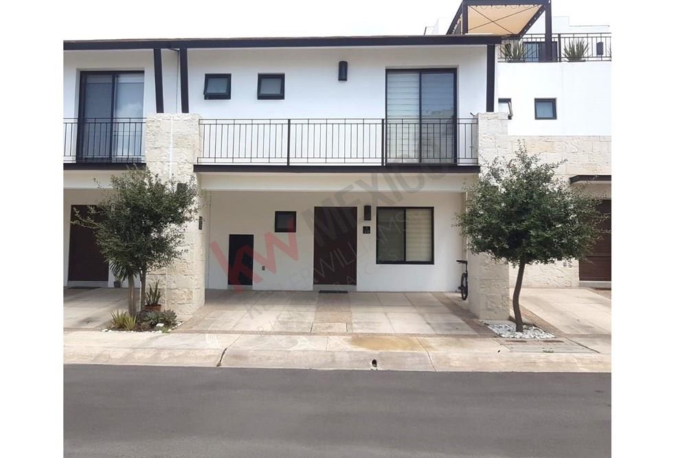 Juriquilla Torre de Piedra a 750 mts. de Antea Lifestyle - Renta de casa en condominio