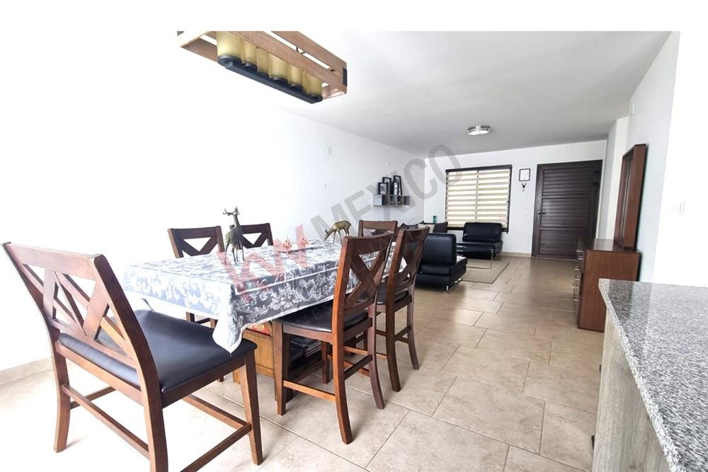 Juriquilla Torre de Piedra a 750 mts. de Antea Lifestyle - Renta de casa en condominio