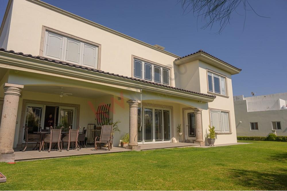 Maravillosa Residencia en Club de Golf Alamo Country Club