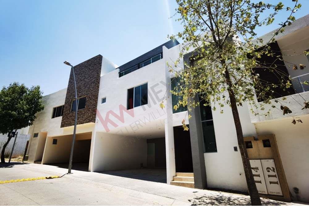 Casa en venta en Privada Lomas del Pedregal. San Luis Potosí.