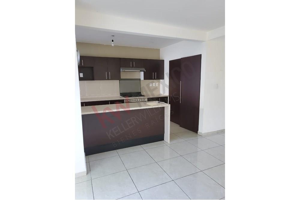 RENTA CASA EN CONDOMINIO VALLE DE JURIQUILLA CON ALBERCA !!!!!!!!