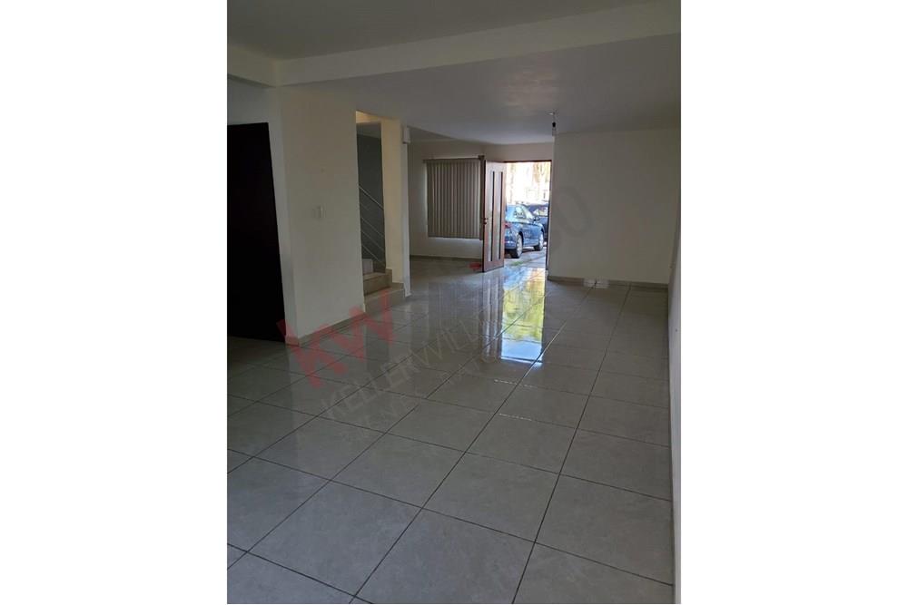 RENTA CASA EN CONDOMINIO VALLE DE JURIQUILLA CON ALBERCA !!!!!!!!
