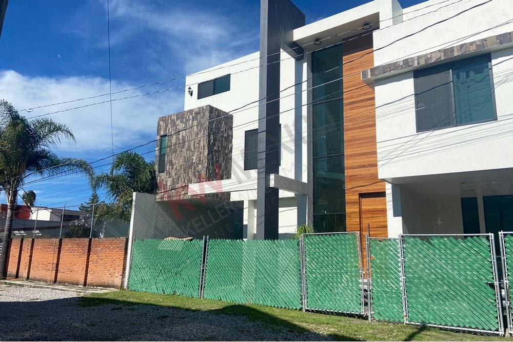 VENTA DE MAGNIFICA RESIDENCIA DE 4 NIVELES ESTILO CONTEMPORANEO, EN  FRACCIONAMIENTO PRIVADO AL SUR DE LA