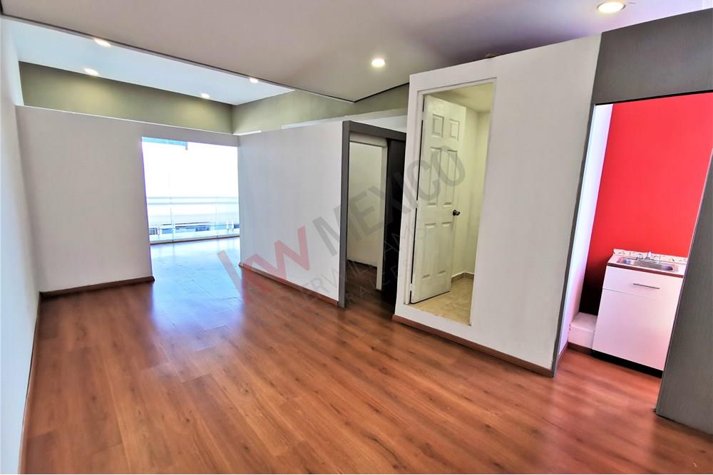 Venta de Local dentro de Plaza Comercial Ubicada en Álamos 3a sección