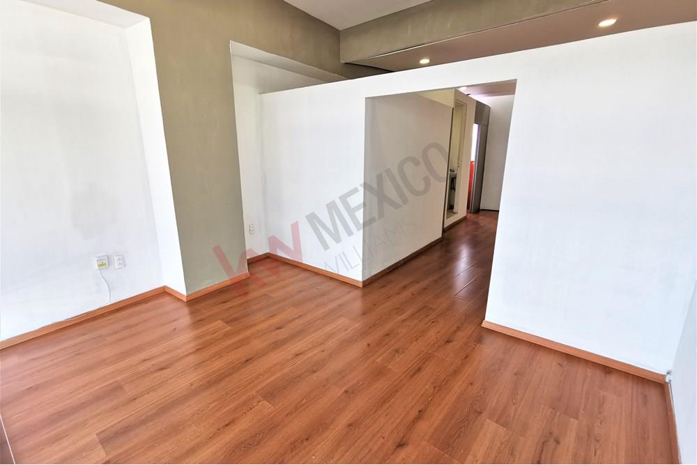 Venta de Local dentro de Plaza Comercial Ubicada en Álamos 3a sección