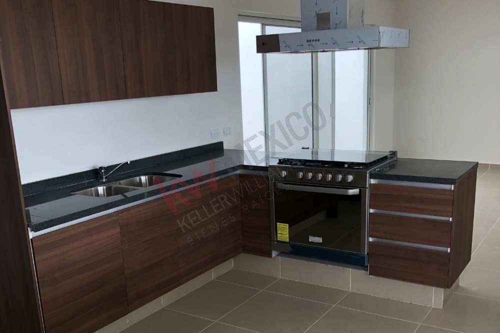 CASA EN VENTA, FRACCIONAMIENTO CAMPO AZUL, CON VIGILANCIA LAS 24HRS. $2