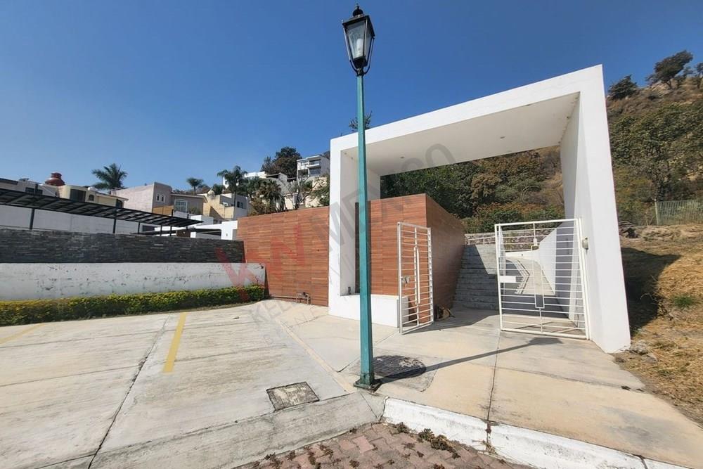 TERRENO EN VENTA ZONA BUGAMBILIAS, ZAPOPAN, JALISCO.