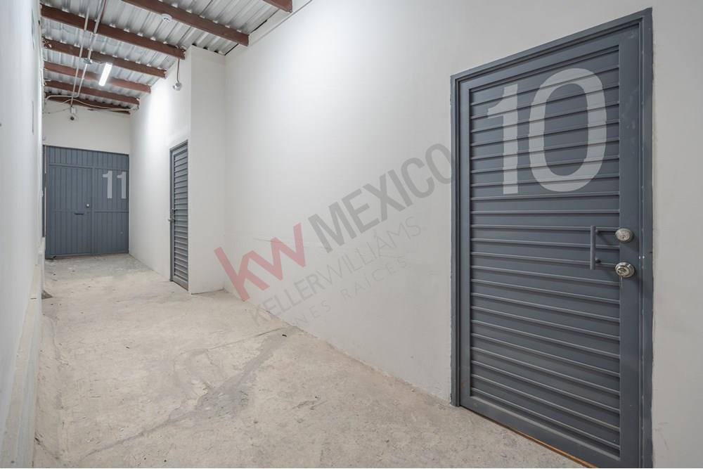 BODEGA EN RENTA ZONA AV. TOMAS FERNANDEZ CON MAXIMA SEGURIDAD