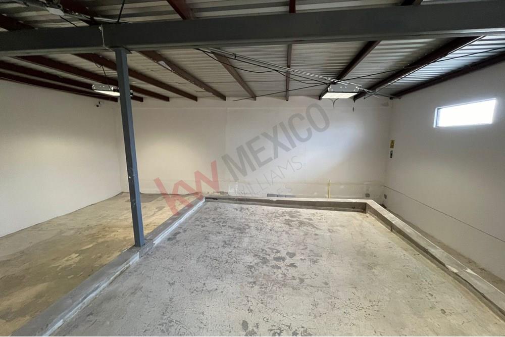 BODEGA EN RENTA ZONA AV. TOMAS FERNANDEZ CON MAXIMA SEGURIDAD