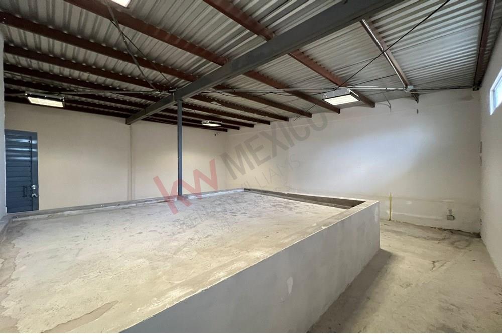 BODEGA EN RENTA ZONA AV. TOMAS FERNANDEZ CON MAXIMA SEGURIDAD