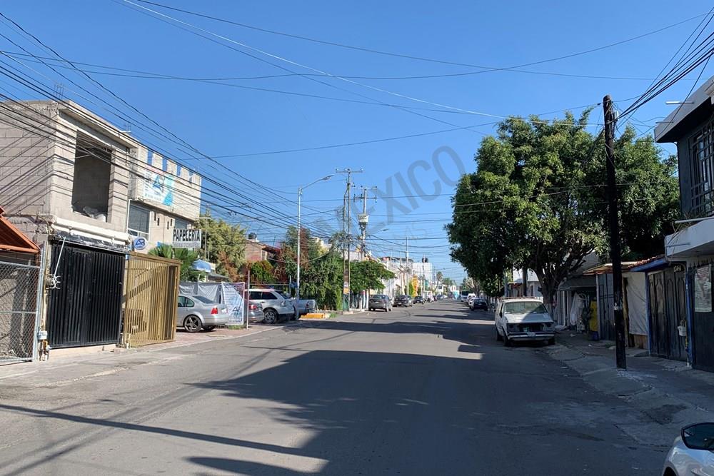 CASA DE 2 NIVELES, 4 RECAMARAS, HABILITADA PARA RENTA DE CUARTOS, INQUILINOS ACTIVOS, CERRITO COLORADO