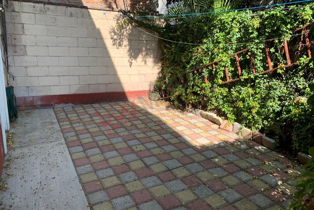 CASA DE 2 NIVELES, 4 RECAMARAS, HABILITADA PARA RENTA DE CUARTOS, INQUILINOS ACTIVOS, CERRITO COLORADO