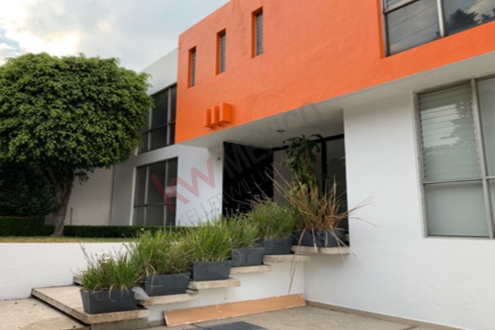 Casa en Renta Frente al Colegio Irlandés – Espaciosa, Exclusiva y Familiar