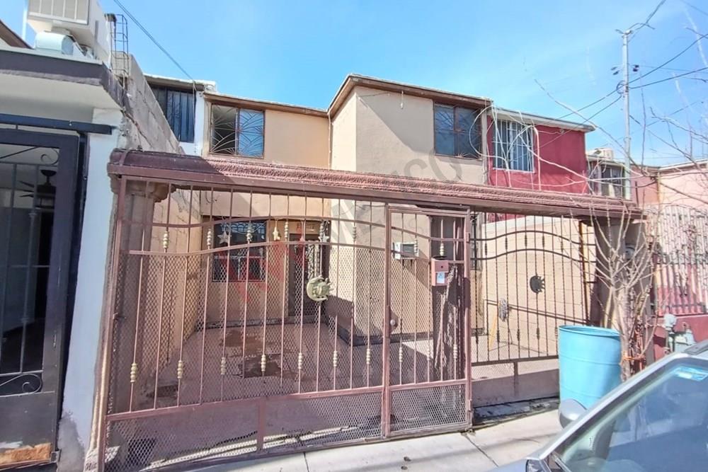 CASA EN RENTA, MUY CENTRICA EN INFONAVIT JUAREZ NUEVO