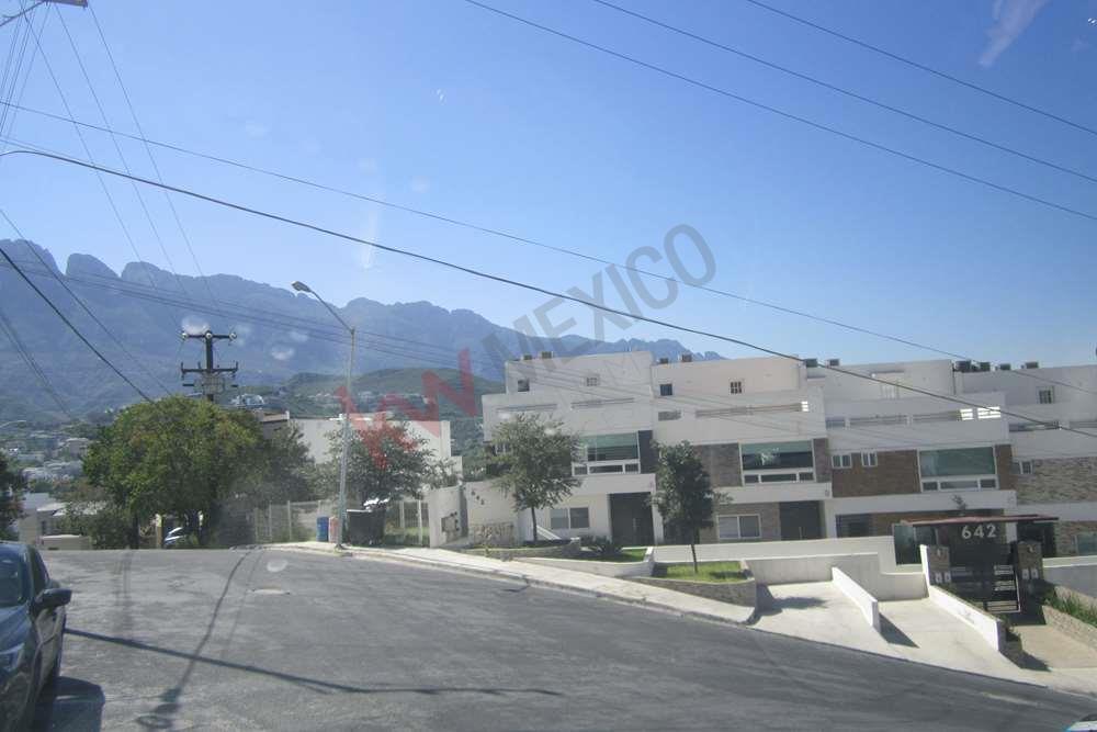 EXCELENTE TERRENO EN LOMAS DEL CAMPESTRE, SAN PEDRO