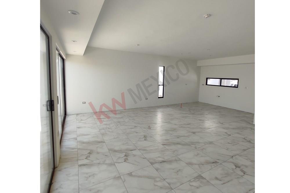 CASA EN VENTA EN NUEVO FRACCIONAMIENTO- CERCA DE AV EJERCITO NACIONAL