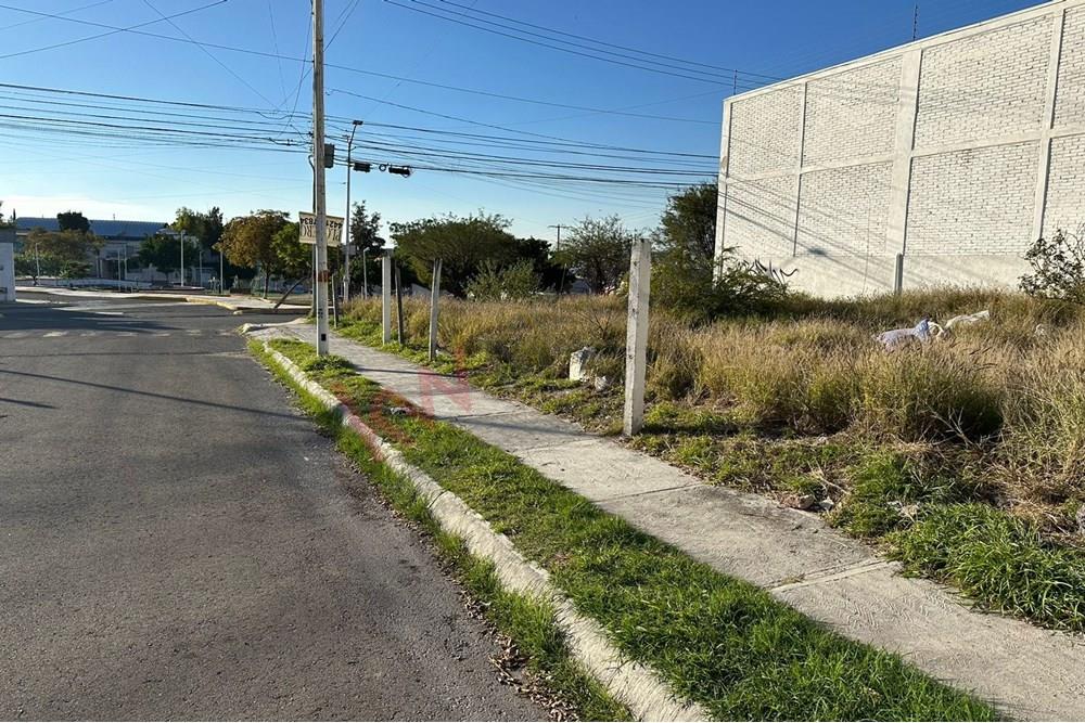 VENTA-TERRENO COMERCIAL- COLINAS DEL SUR (VENCEREMOS)