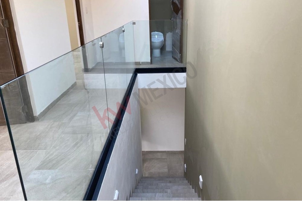 ¿Buscas una casa en una de las mejores zonas de Querétaro? ¡Esta es tu oportunidad! ¡Tu nuevo hogar te espera en Punta Esmeralda, Corregidora!