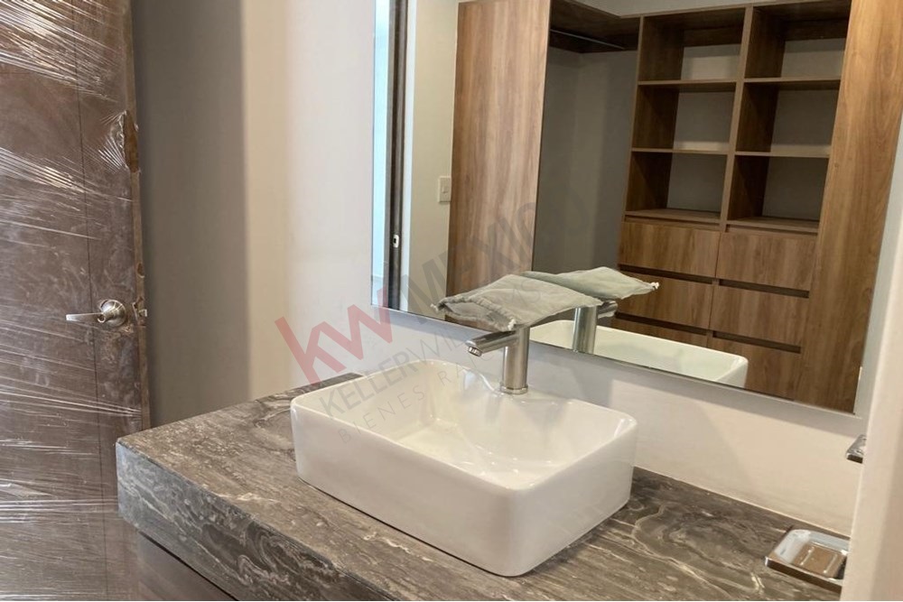 ¿Buscas una casa en una de las mejores zonas de Querétaro? ¡Esta es tu oportunidad! ¡Tu nuevo hogar te espera en Punta Esmeralda, Corregidora!