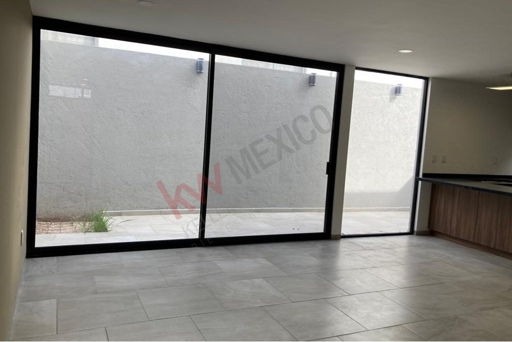 ¿Buscas una casa en una de las mejores zonas de Querétaro? ¡Esta es tu oportunidad! ¡Tu nuevo hogar te espera en Punta Esmeralda, Corregidora!