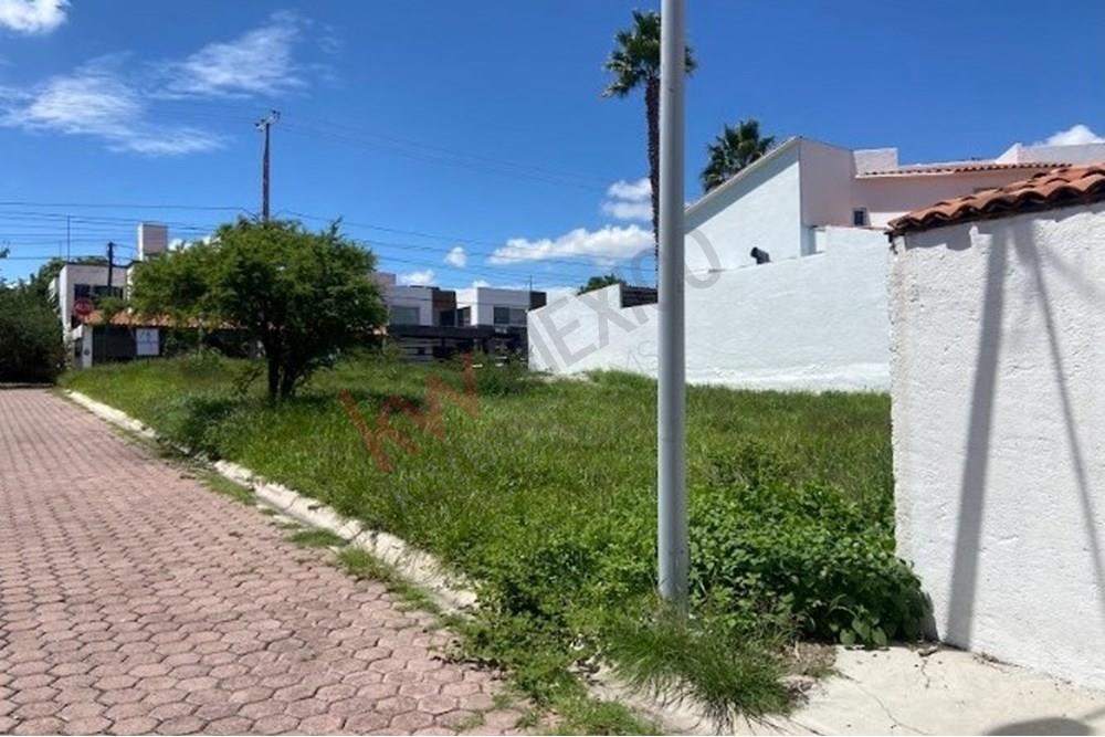 Terreno en venta con gran ubicación, en Villas del Mesón Juriquilla