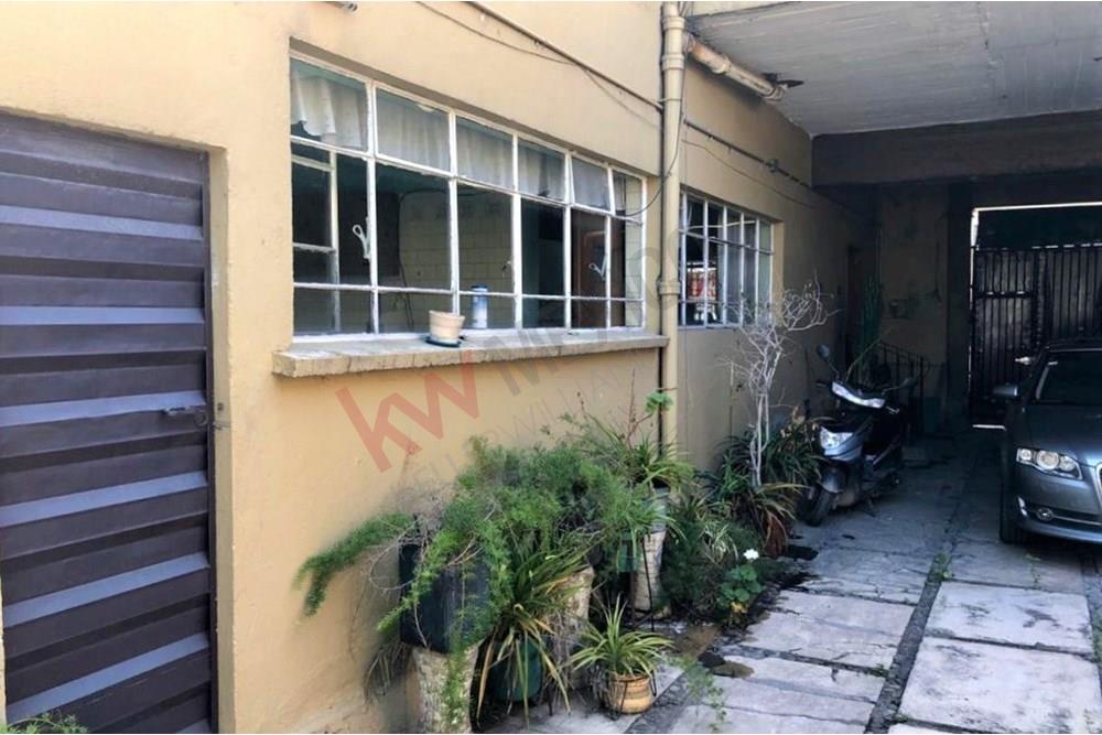 Casa sola en VENTA con uso de suelo mixto en Cuautitlán, Edo Mex