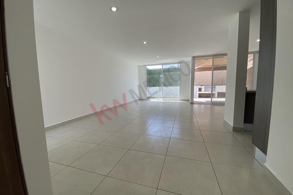 CASA DE 3 RECÁMARAS EN CONDOMINIO CON ACABADOS SUPERIORES AL DESARROLLADOR, ZAKIA, QRO.