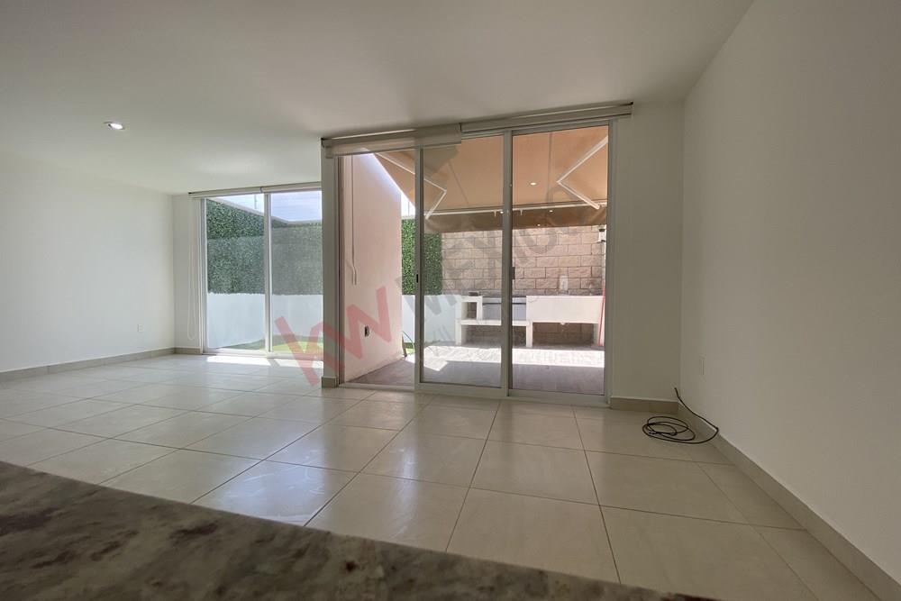 CASA DE 3 RECÁMARAS EN CONDOMINIO CON ACABADOS SUPERIORES AL DESARROLLADOR, ZAKIA, QRO.