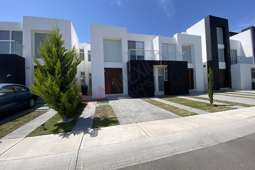 CASA DE 3 RECÁMARAS EN CONDOMINIO CON ACABADOS SUPERIORES AL DESARROLLADOR, ZAKIA, QRO.