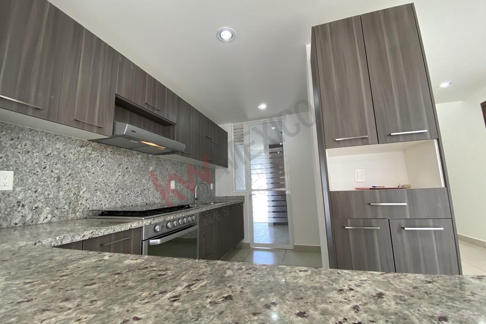 CASA DE 3 RECÁMARAS EN CONDOMINIO CON ACABADOS SUPERIORES AL DESARROLLADOR, ZAKIA, QRO.