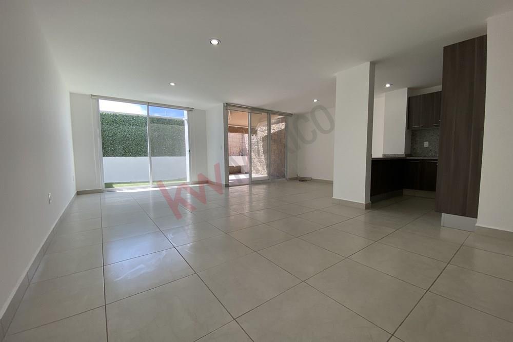 CASA DE 3 RECÁMARAS EN CONDOMINIO CON ACABADOS SUPERIORES AL DESARROLLADOR, ZAKIA, QRO.
