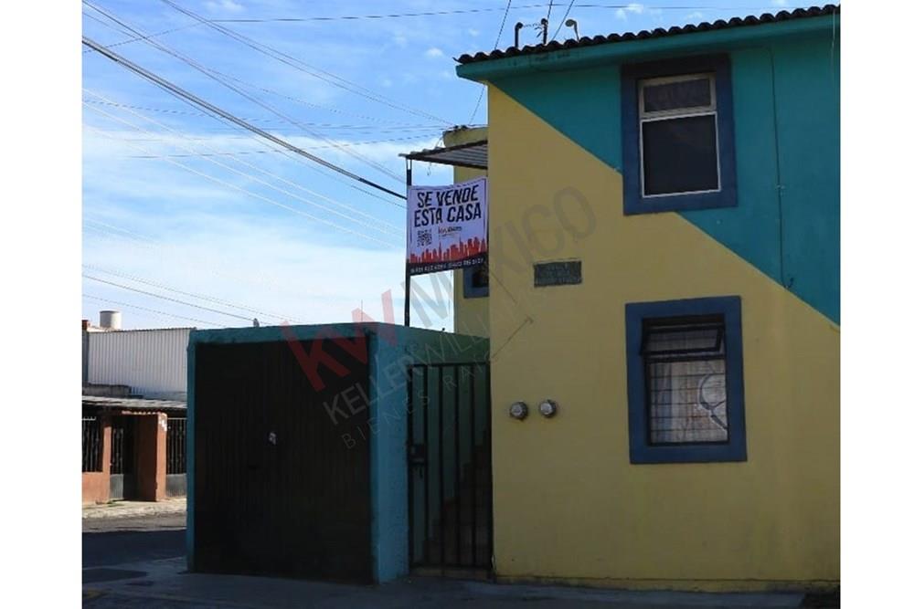 Departamento Dúplex planta alta de 3 recámaras en Col. La Quemada