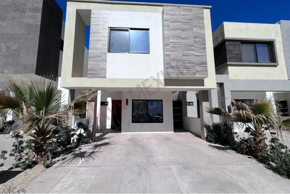 CASA MODERNA AMUEBLADA EN RENTA