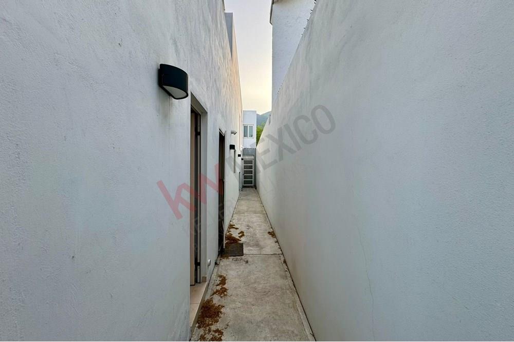 CASA EN VENTA EN DEL PASEO RESIDENCIAL