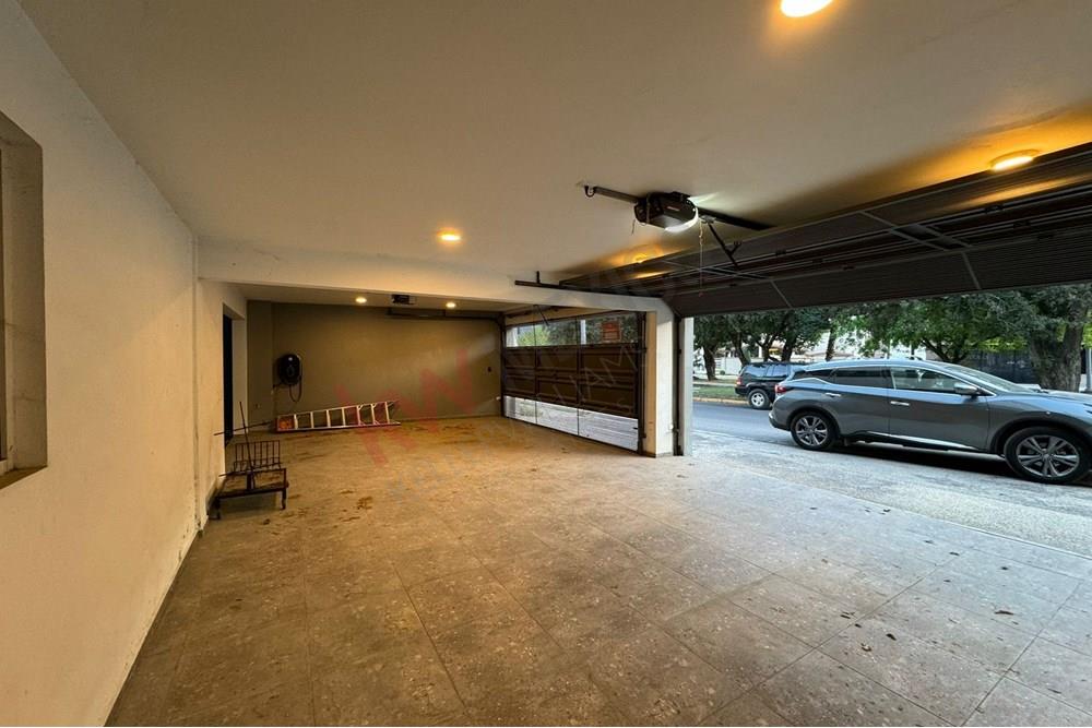CASA EN VENTA EN DEL PASEO RESIDENCIAL