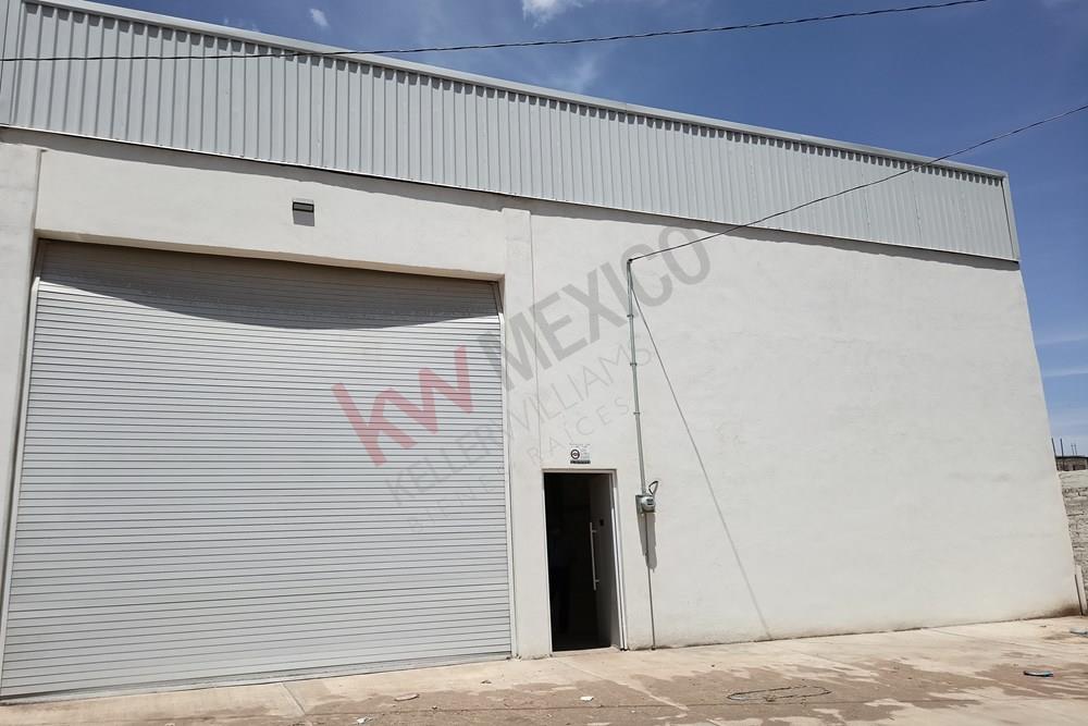 Bodega de 800ms a 2 minutos de Walmart,  Mega Soriana y carretera a Tuxpan.