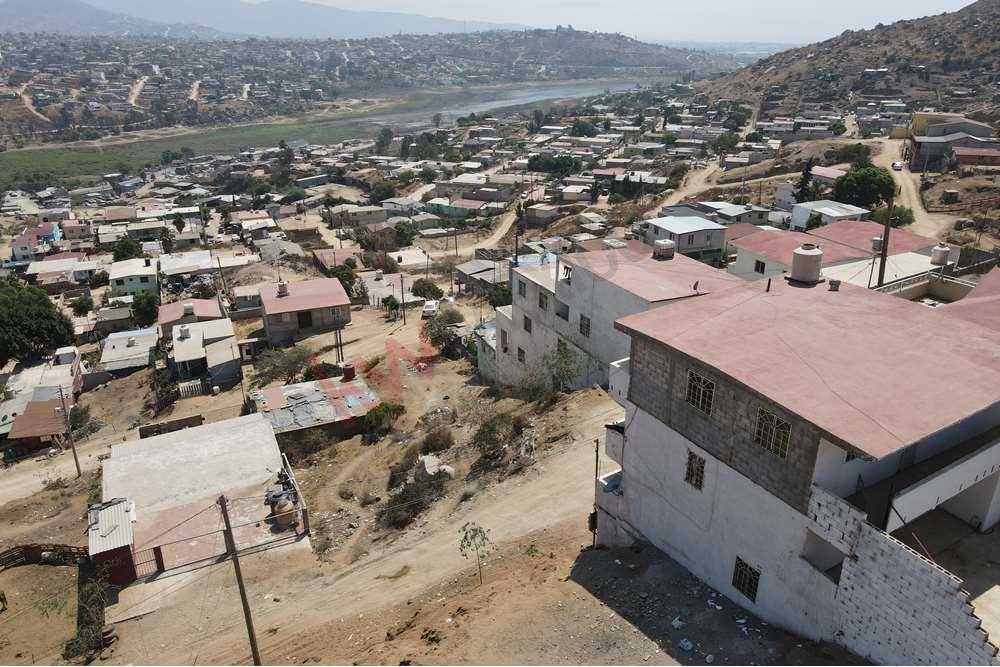 TERRENO EN VENTA ENSENADA, FRACC. LOS ENCINOS. DE OPORTUNIDAD, CON TODOS  LOS SERVICIOS, VISTA PANORAMICA DE