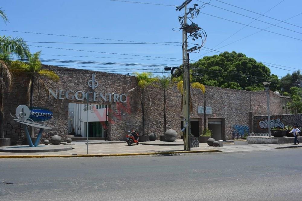 LOCAL EN VENTA DENTRO DE PLAZA COMERCIAL EN LA ZONA CENTRO DE QUERÉTARO
