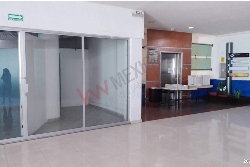 LOCAL EN VENTA DENTRO DE PLAZA COMERCIAL EN LA ZONA CENTRO DE QUERÉTARO