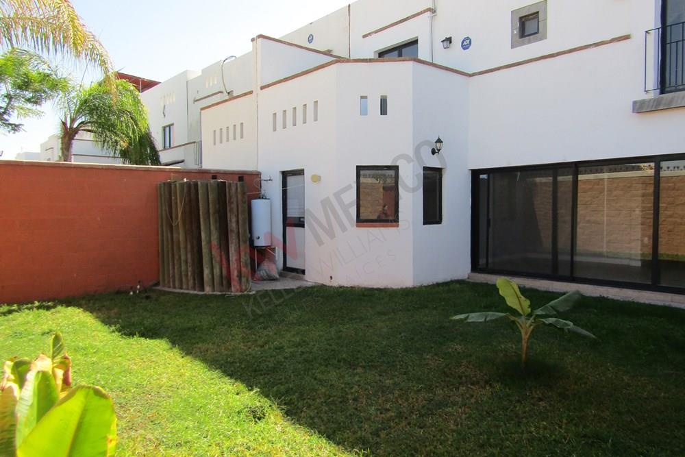 ¡APROVECHA! ¡Hermosa Casa en Venta en LA CIÉNEGA, Residencial Senderos!