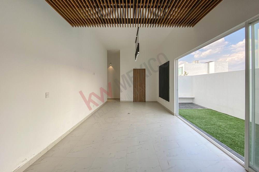 ESTRENA CASA MODERNA EN VENTA DE AUTOR EN ZIBATA, DE 3 RECÁMARAS, ROOF GARDEN, CINE, CAVA Y SALON DE JUEGOS