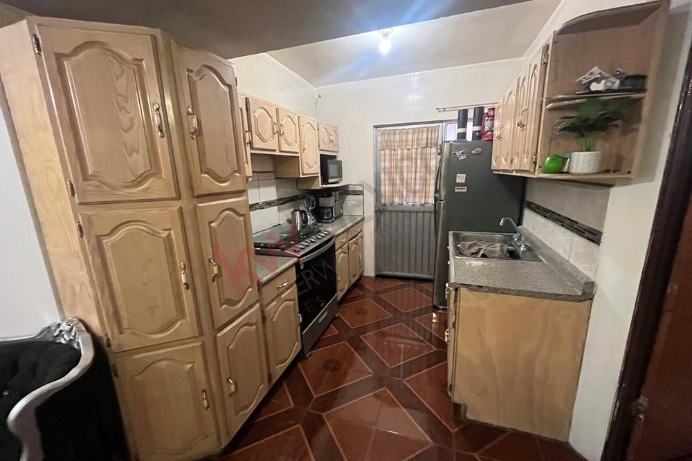 BONITA CASA EN VENTA DE UNA PLANTA, FRENTE A PARQUE EN HORIZONTES DEL SUR!!