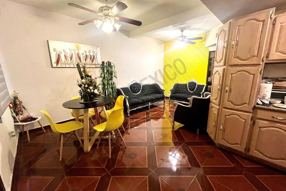 BONITA CASA EN VENTA DE UNA PLANTA, FRENTE A PARQUE EN HORIZONTES DEL SUR!!