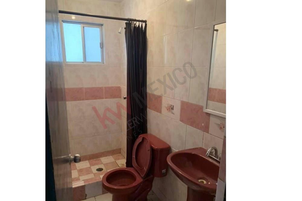 VENTA CASA MIRADDOR DE LAS MITRAS CERCA DE PEDRO INFANTE