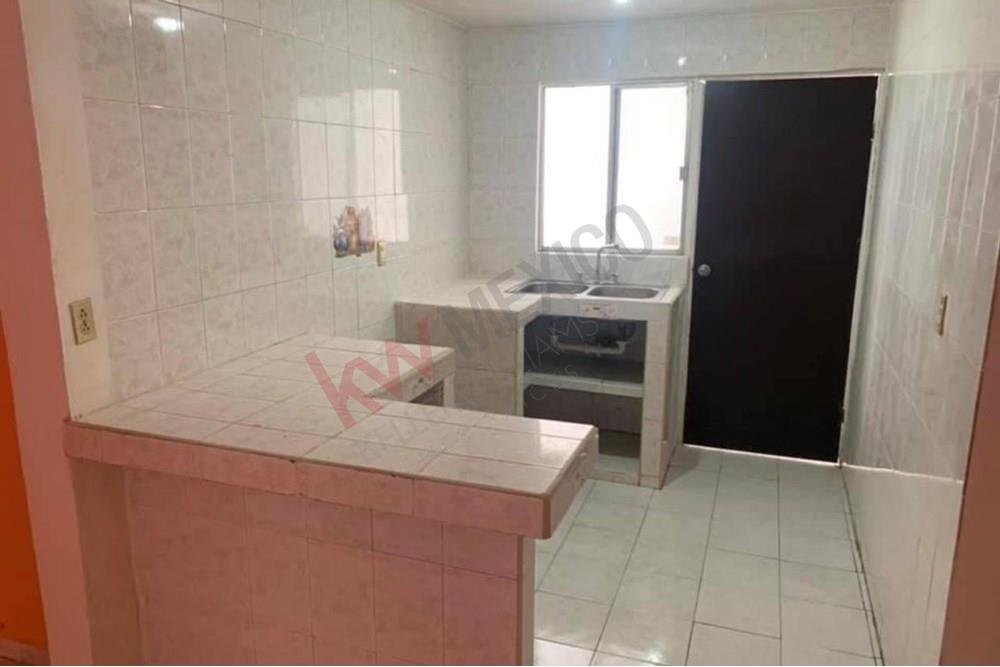 VENTA CASA MIRADDOR DE LAS MITRAS CERCA DE PEDRO INFANTE