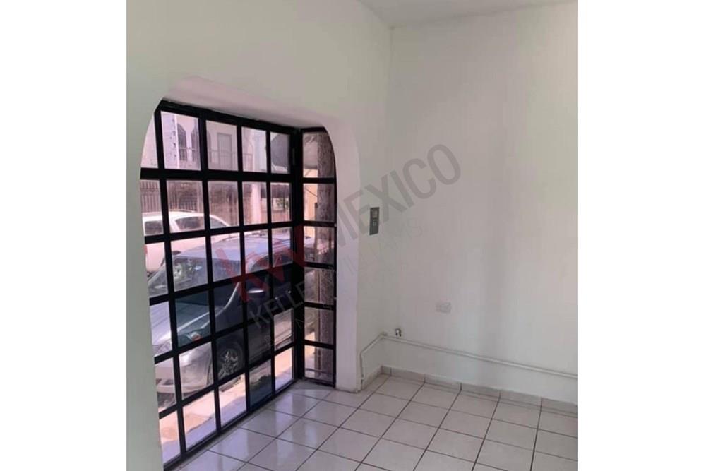 VENTA CASA MIRADDOR DE LAS MITRAS CERCA DE PEDRO INFANTE