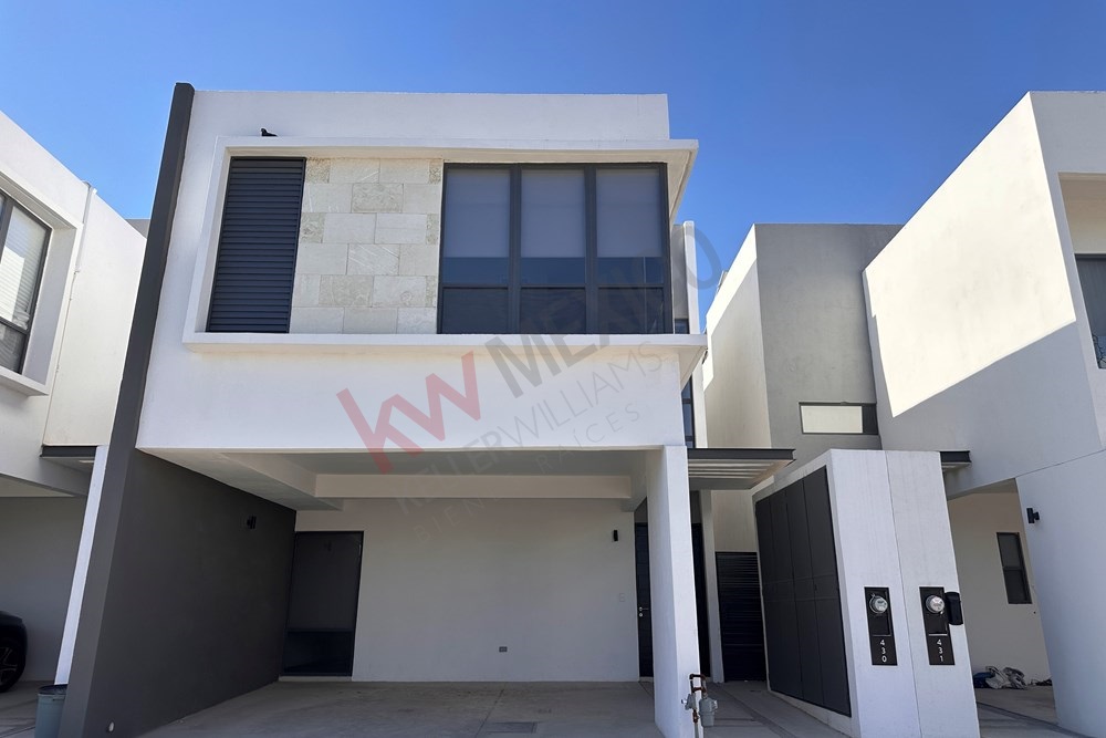 CASA EN RENTA EN ABITALIA RESIDENCIAL CON PANELES SOLARES- SECTOR ATRAS DE CAMPOS ELISEOS - BLVD. GOMEZ MORIN